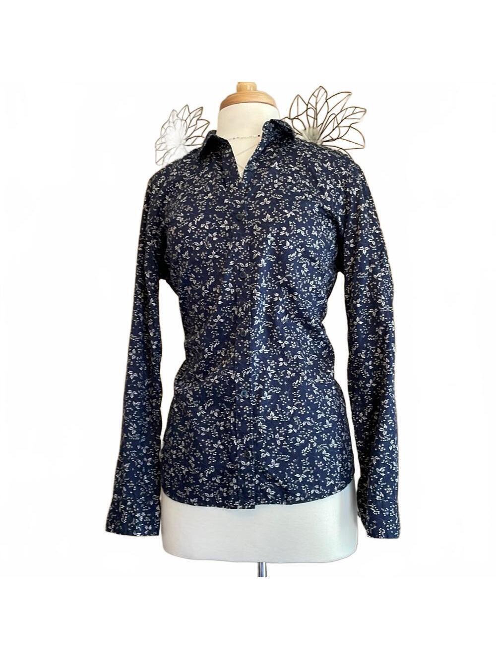 Gap Navy Floral Fitted Boyfriend button down